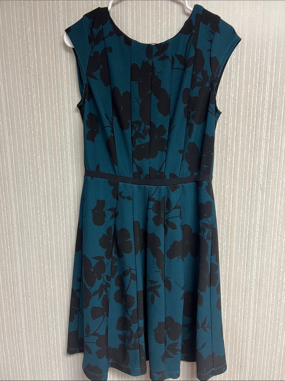 Elle S green and Black Floral Midi Dress